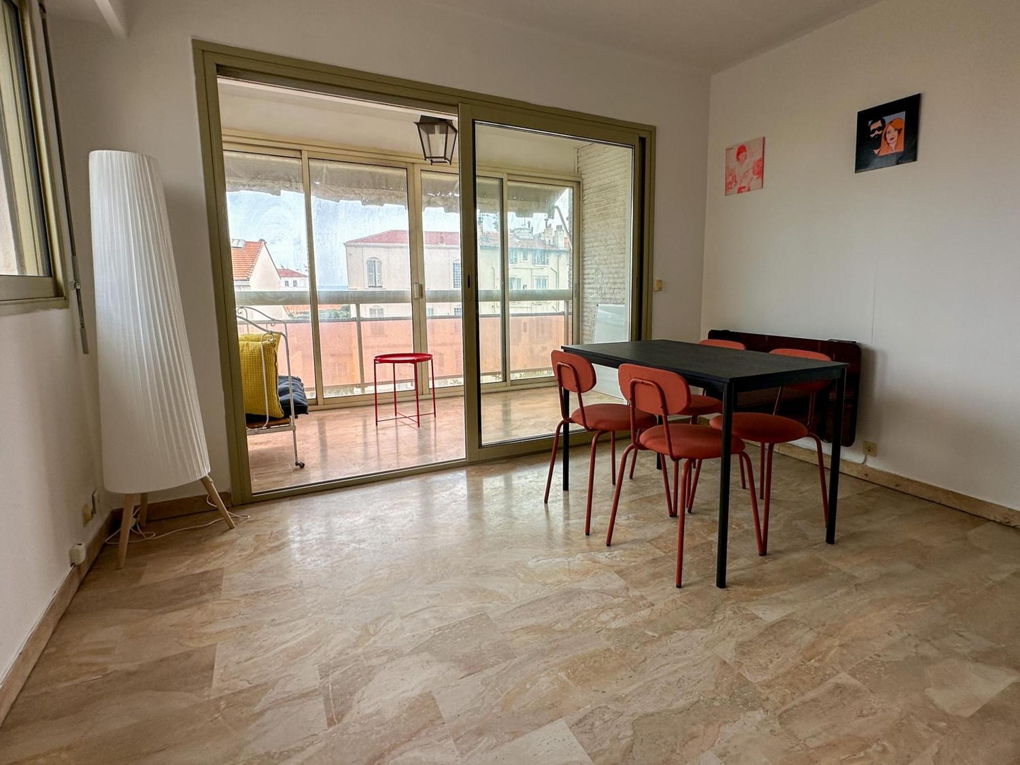 Appartement Lumineux, Confort, Palais A 500 M *